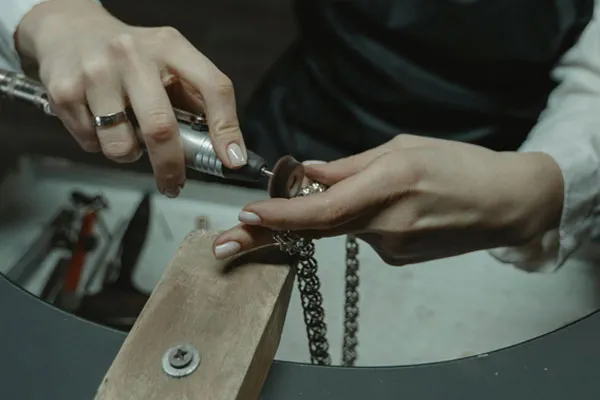 Repairing a jewelry Chain