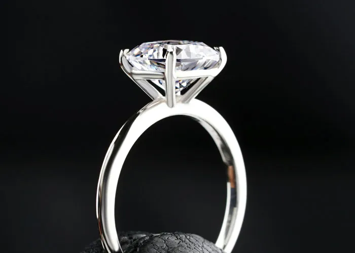 Diamond Enagement ring in perfect condition after professional jewelry repair service