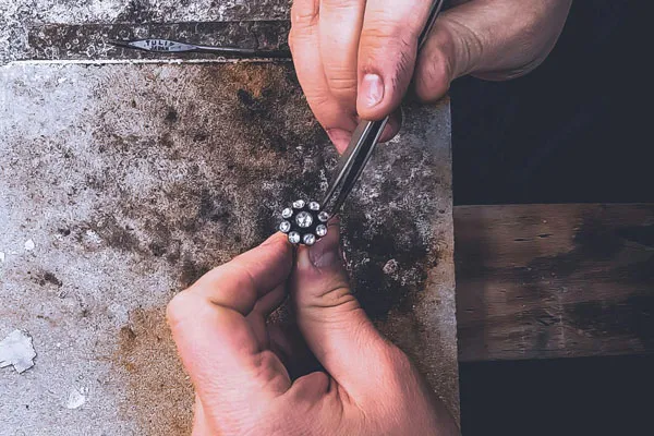 Replacing a diamond stone on an engagement ring