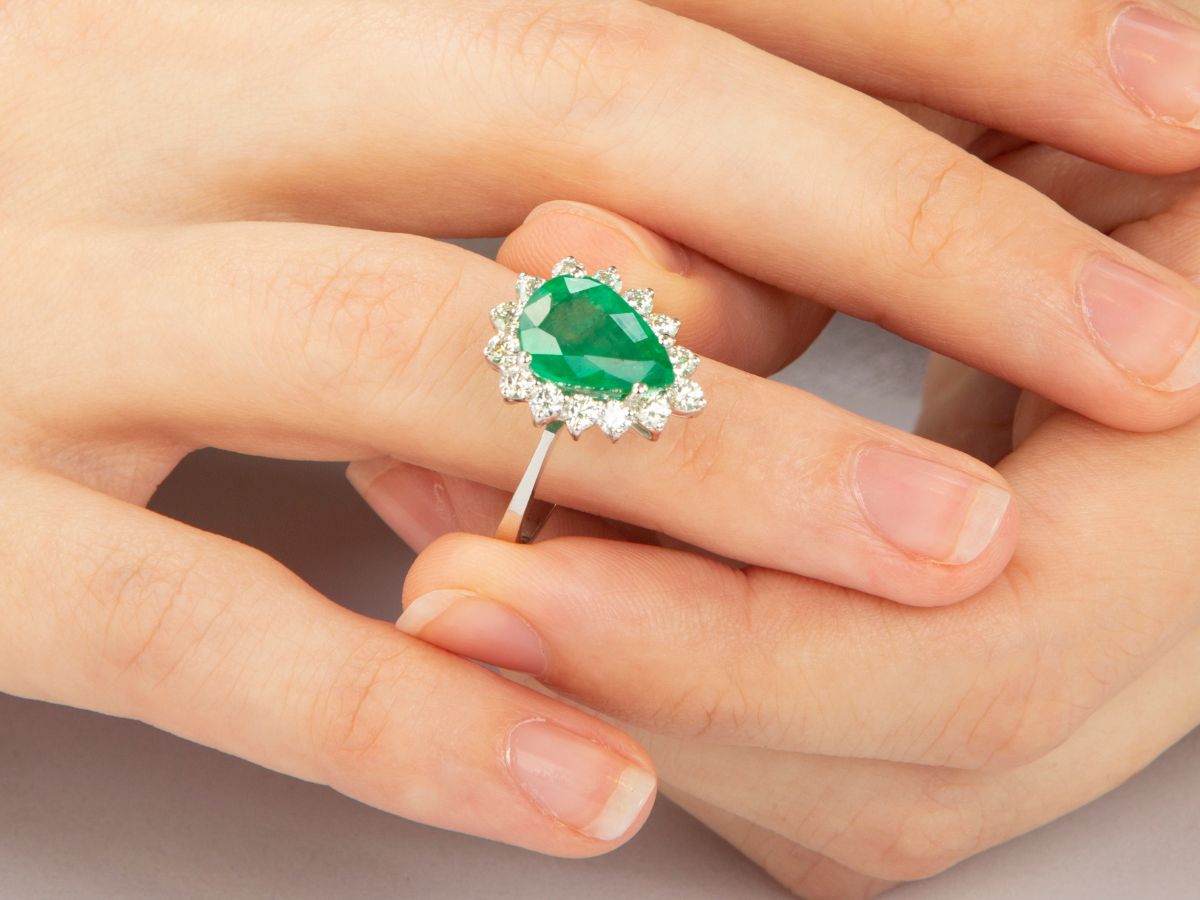 Emerald Engagement Rings A Unique Green Choice