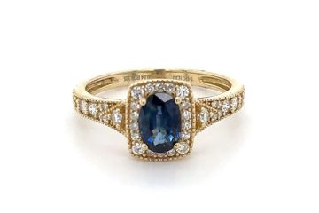 Yellow Gold ring with cushion sapphire and diamond halo
