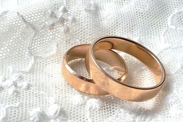 Gold wedding rings on delicate white lace fabric