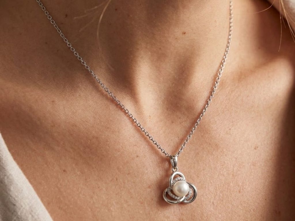 Pearl pendant necklace on model