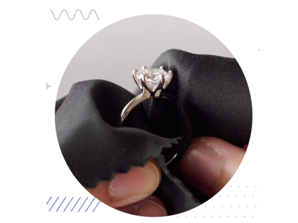 Cleaning diamond ring with polishing cloth