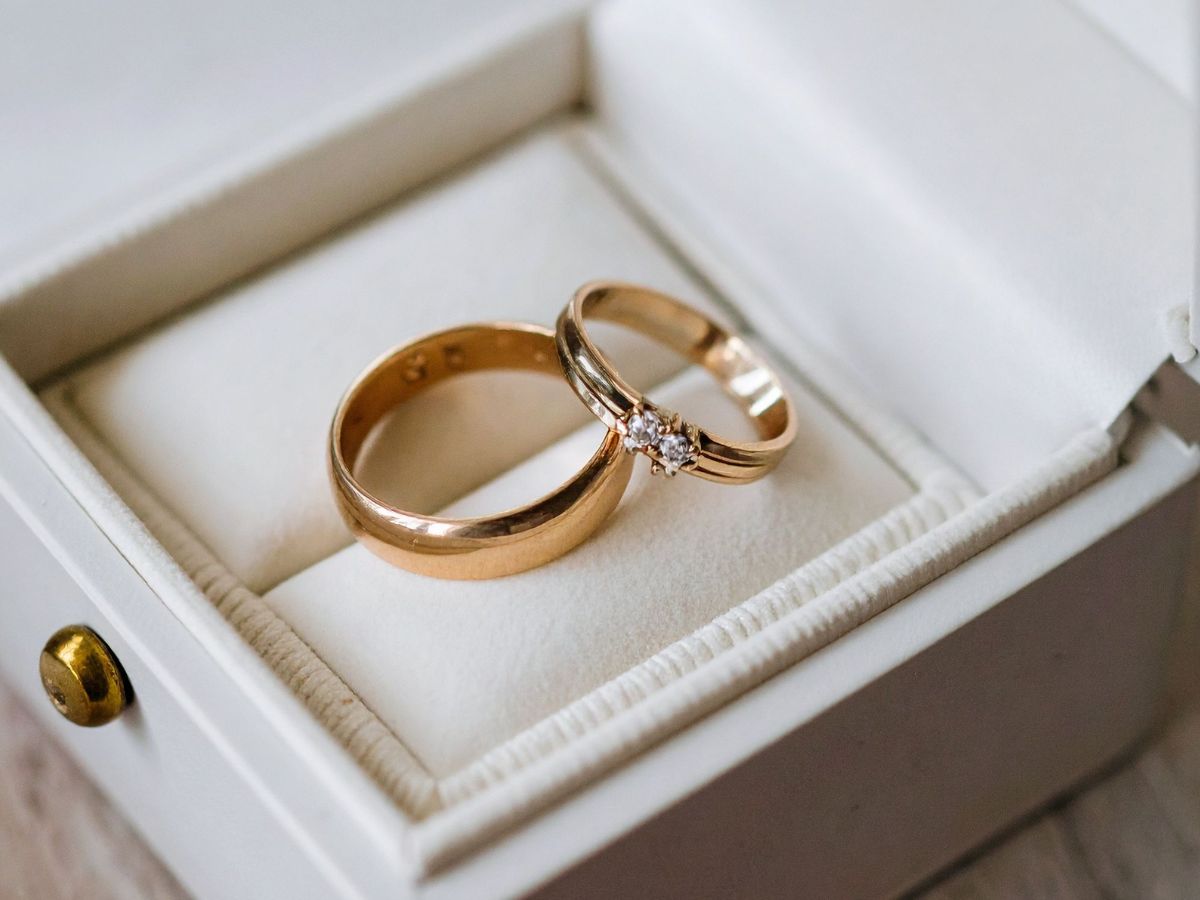 Smart Spending: Budgeting Wisely for Your Dream Wedding Bands