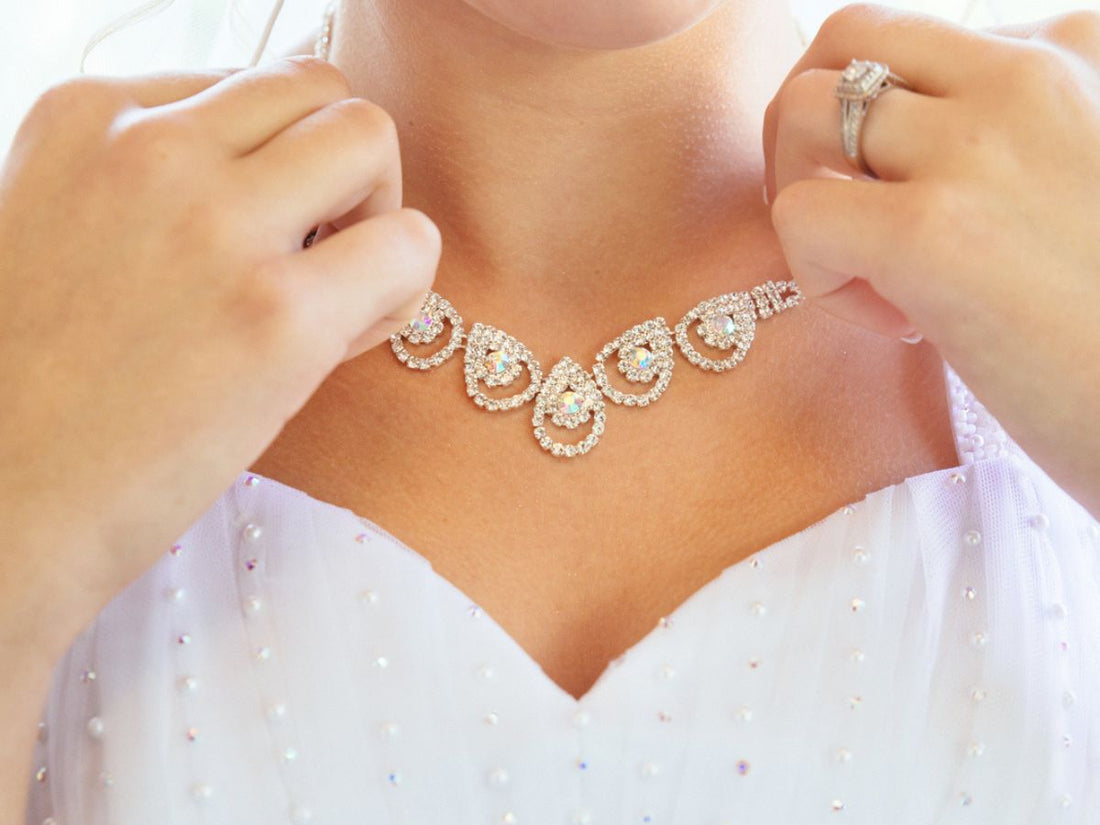Make a Statement: How to Choose a Necklace for Your Bridal Look
