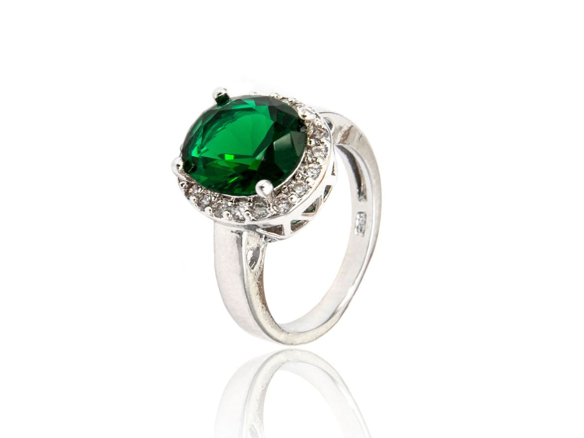 Why Emerald Engagement Rings Are a Unique and Striking Choice