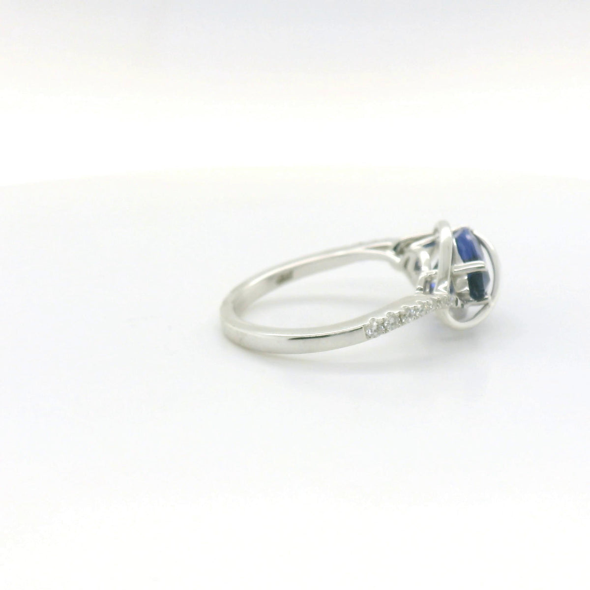 Chatham 2.26ct Flame Lab Sapphire & Diamond Ring