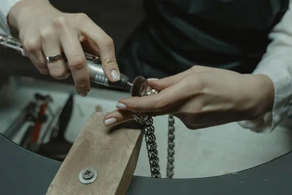 Repairing a jewelry Chain