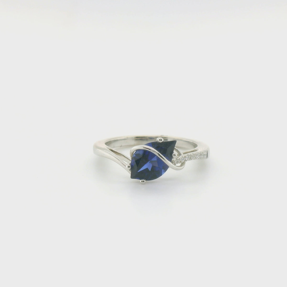 Chatham 1.65ct Flame Lab Sapphire & Diamond Ring